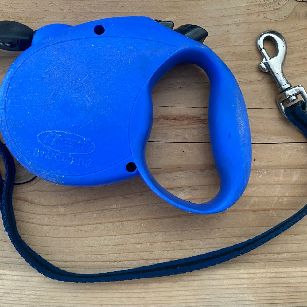 3 for $15 FLEXI STANDARD RETRACTABLE CORD
DOG LEASH L-BLACK-5 METER